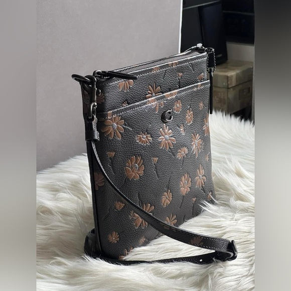 💰SOLD - CF332 - Coach Kitt Messenger Crossbody with Floral Print - Picture 2 of 11